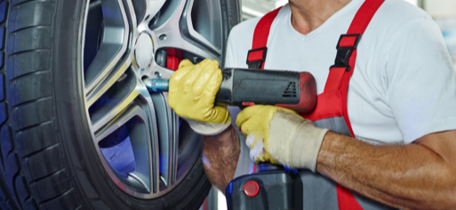 Nutzen Sie den Reifendienst von Kälbli egal ob nur ein Reifenwechsel ansteht oder Felgen ausgewuchtet werden müssen.